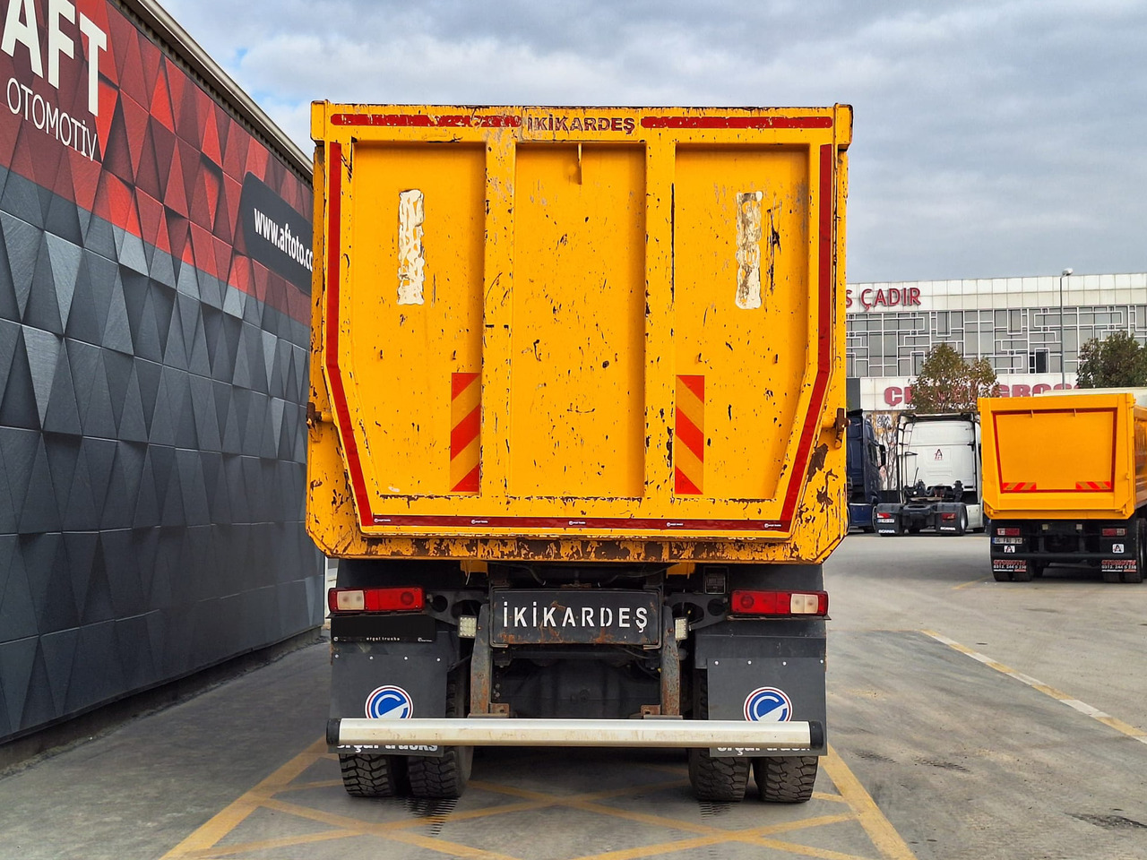 Camión volquete RENAULT K 520: foto 7