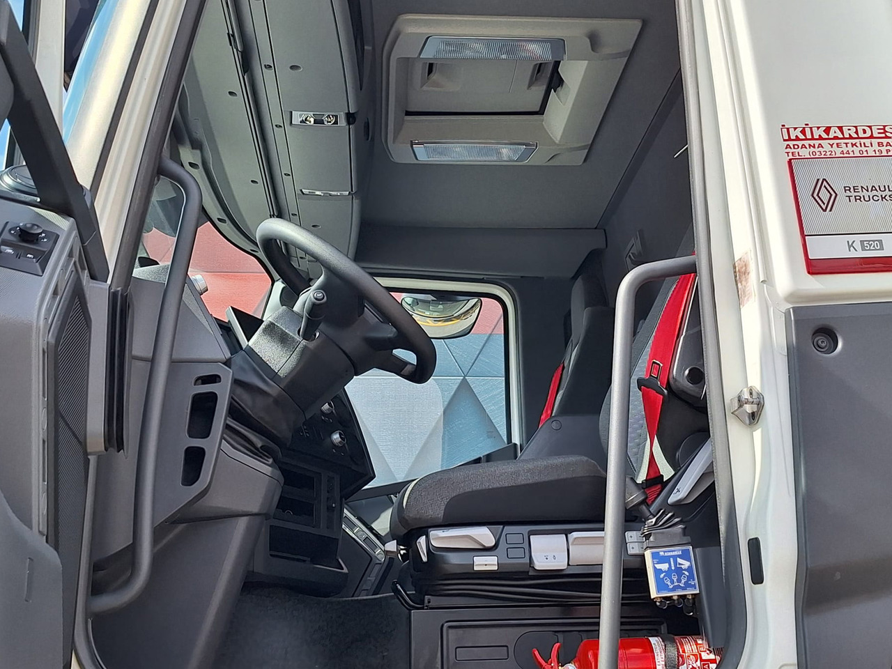 Camión volquete RENAULT K 520: foto 9 Camión volquete RENAULT K 520: foto 9