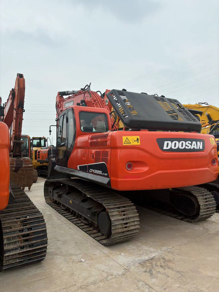 DOOSAN dx225 excavator original - Excavadora de cadenas: foto 2 DOOSAN dx225 excavator original - Excavadora de cadenas: foto 2