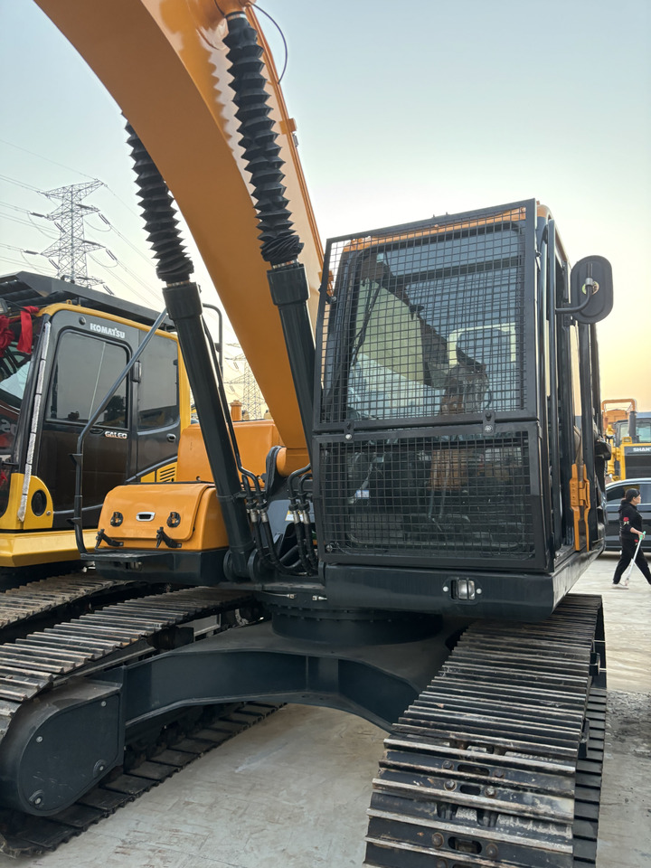 HYUNDAI 220LC—9S - Excavadora de cadenas: foto 4 HYUNDAI 220LC—9S - Excavadora de cadenas: foto 4
