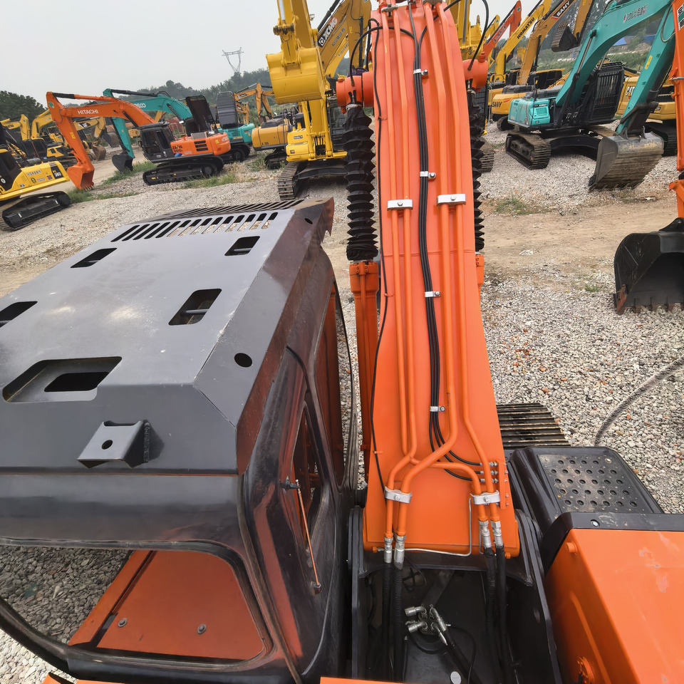 HYUNDAI zx200 japan original HYUNDAI 20 tons excavator - Excavadora de cadenas: foto 5 HYUNDAI zx200 japan original HYUNDAI 20 tons excavator - Excavadora de cadenas: foto 5