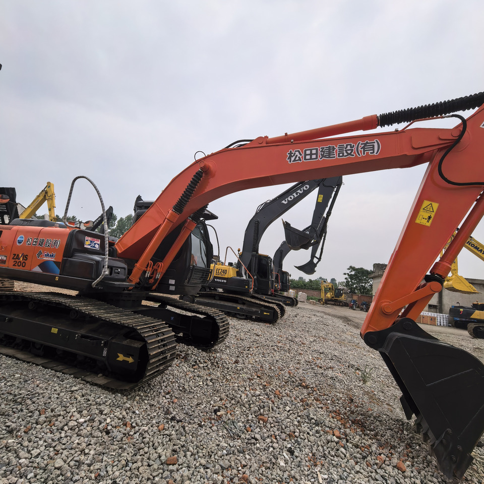 HYUNDAI zx200 japan original HYUNDAI 20 tons excavator - Excavadora de cadenas: foto 3 HYUNDAI zx200 japan original HYUNDAI 20 tons excavator - Excavadora de cadenas: foto 3