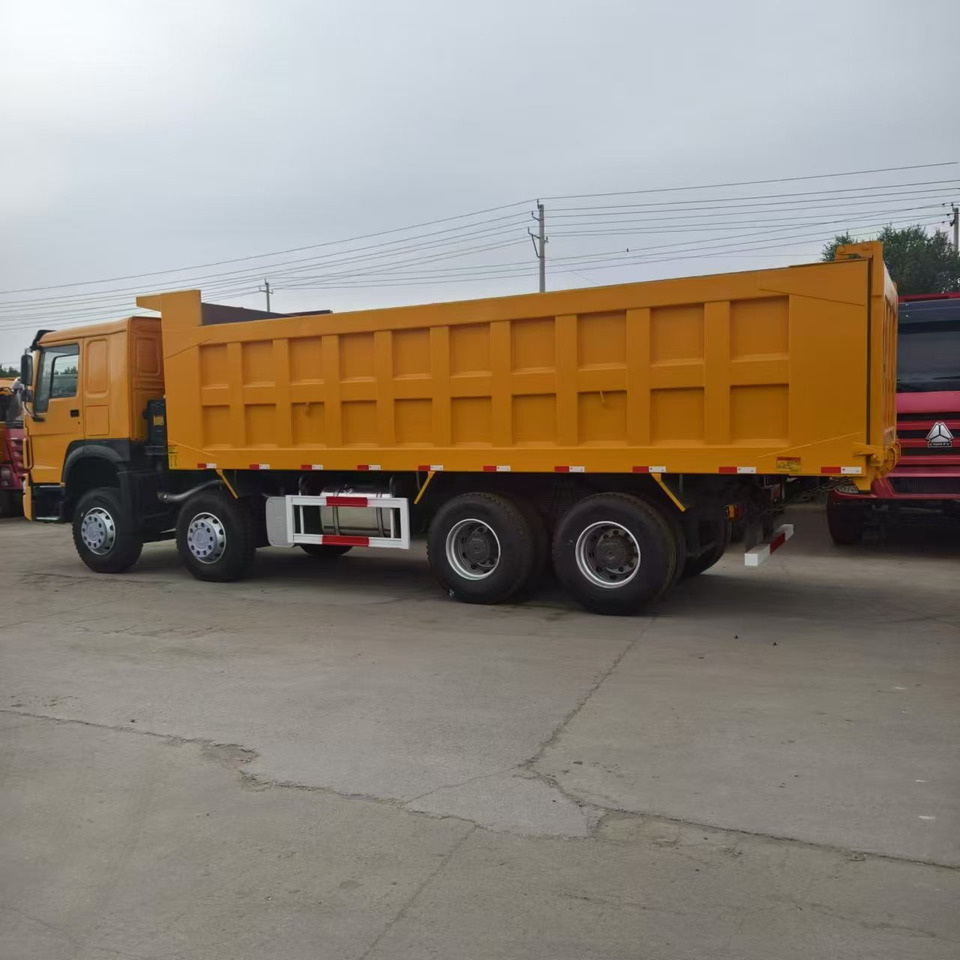 SINOTRUK howo 371 8x4 dump truck - Camión volquete: foto 5 SINOTRUK howo 371 8x4 dump truck - Camión volquete: foto 5