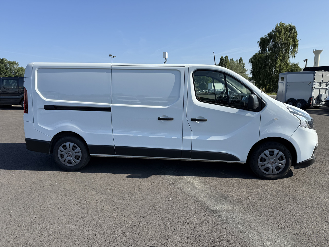 FIAT TALENTO 1T3 LH1 2.0MULTIJET120 PRO LOUNGE + ATTELAGE ET KIT BOIS COMPLET - Furgón: foto 4 FIAT TALENTO 1T3 LH1 2.0MULTIJET120 PRO LOUNGE + ATTELAGE ET KIT BOIS COMPLET - Furgón: foto 4