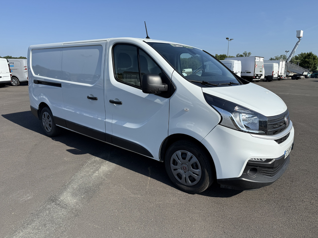 FIAT TALENTO 1T3 LH1 2.0MULTIJET120 PRO LOUNGE + ATTELAGE ET KIT BOIS COMPLET - Furgón: foto 1 FIAT TALENTO 1T3 LH1 2.0MULTIJET120 PRO LOUNGE + ATTELAGE ET KIT BOIS COMPLET - Furgón: foto 1