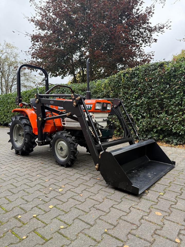 Kleintrakor Kubota B1402DT mit Frontlader ab 125 € pro Monat. - Mini tractor: foto 2 Kleintrakor Kubota B1402DT mit Frontlader ab 125 € pro Monat. - Mini tractor: foto 2