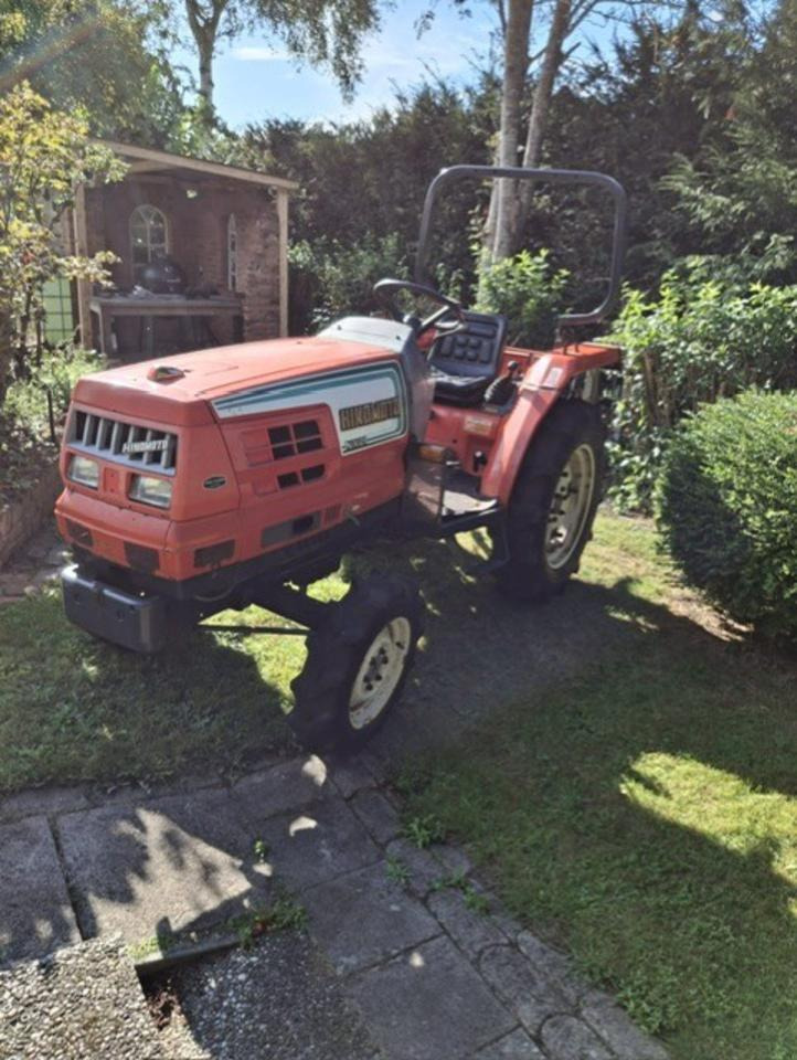 Kleintraktor Hinomoto-Kubota 21 PS - Mini tractor: foto 1 Kleintraktor Hinomoto-Kubota 21 PS - Mini tractor: foto 1