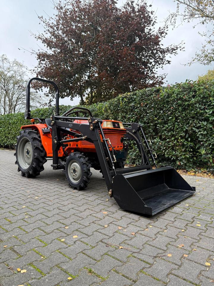 Kleintraktor Kubota B1-17 mit Frontlader ab 125 € pro Monat. - Mini tractor: foto 2 Kleintraktor Kubota B1-17 mit Frontlader ab 125 € pro Monat. - Mini tractor: foto 2