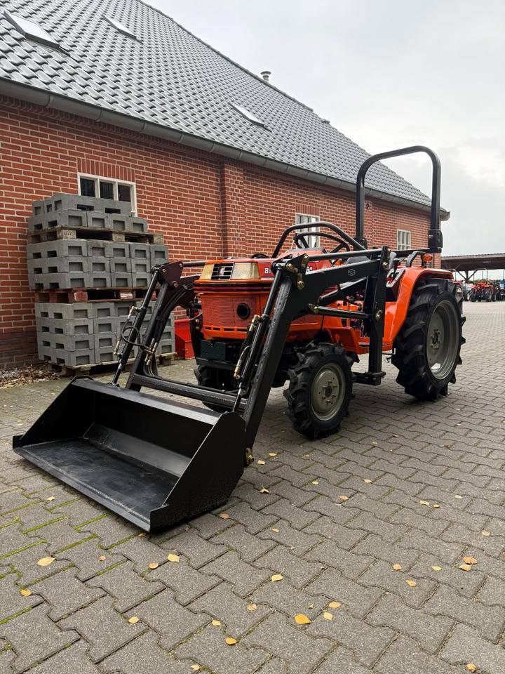 Kleintraktor Kubota B1-17 mit Frontlader ab 125 € pro Monat. - Mini tractor: foto 1 Kleintraktor Kubota B1-17 mit Frontlader ab 125 € pro Monat. - Mini tractor: foto 1