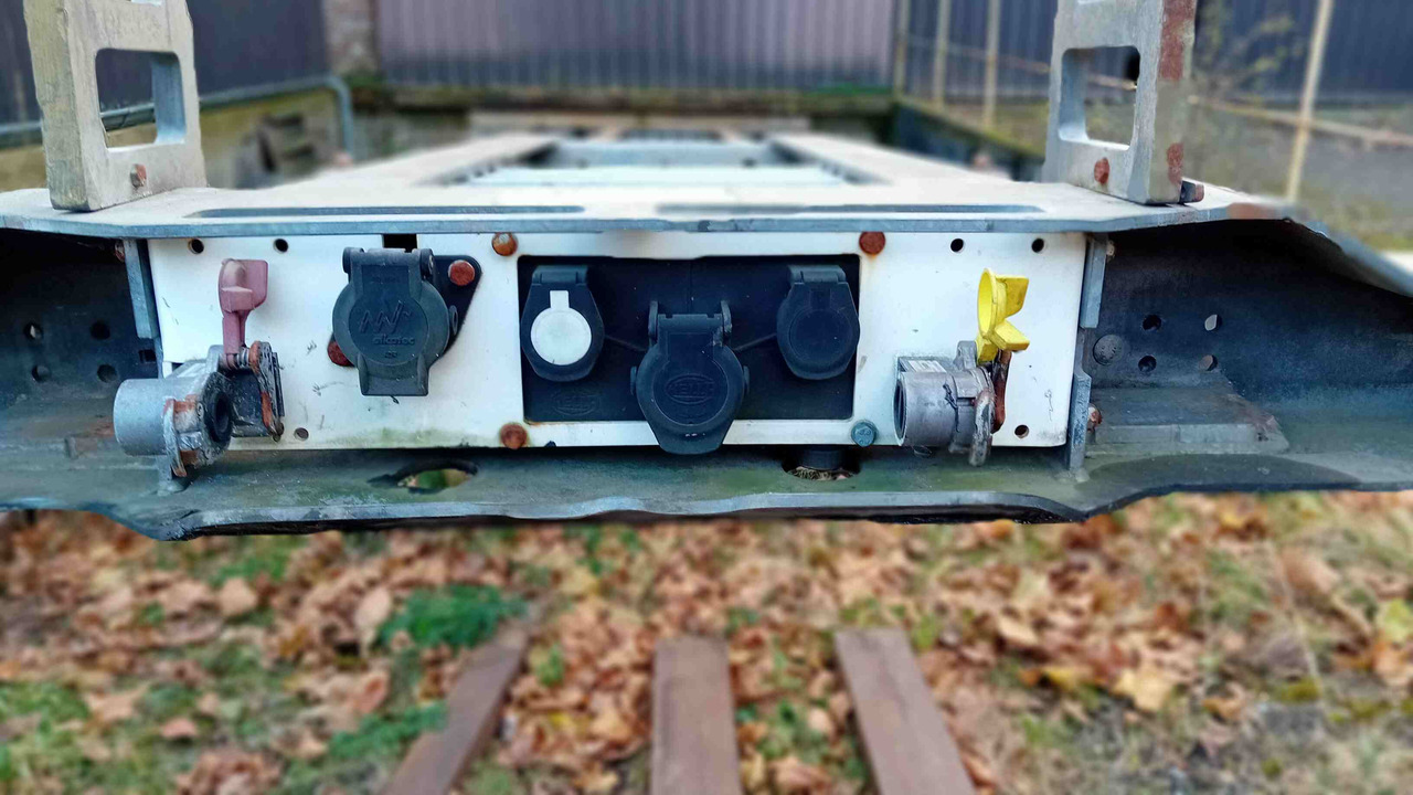 SCHMITZ CARGOBULL châssis porte-conteneur semi-remorque Os - type SGF*3 - adaptable pour conteneur 20' et 40' - Semirremolque portacontenedore/ Intercambiable: foto 5 SCHMITZ CARGOBULL châssis porte-conteneur semi-remorque Os - type SGF*3 - adaptable pour conteneur 20' et 40' - Semirremolque portacontenedore/ Intercambiable: foto 5