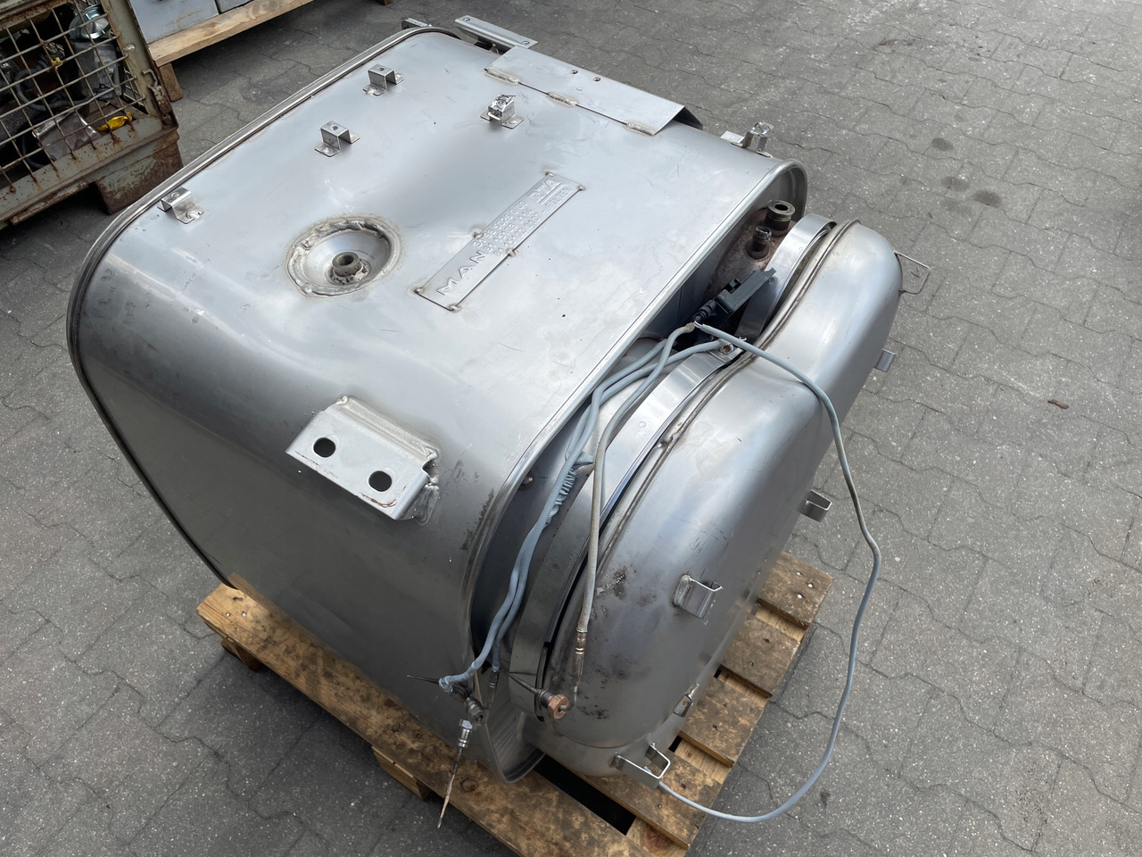 KATALIZATOR MAN TGX TGS EURO 6 DPF TŁUMIK WYDECH 81151036114 - Tubo de escape para Camión: foto 3 KATALIZATOR MAN TGX TGS EURO 6 DPF TŁUMIK WYDECH 81151036114 - Tubo de escape para Camión: foto 3