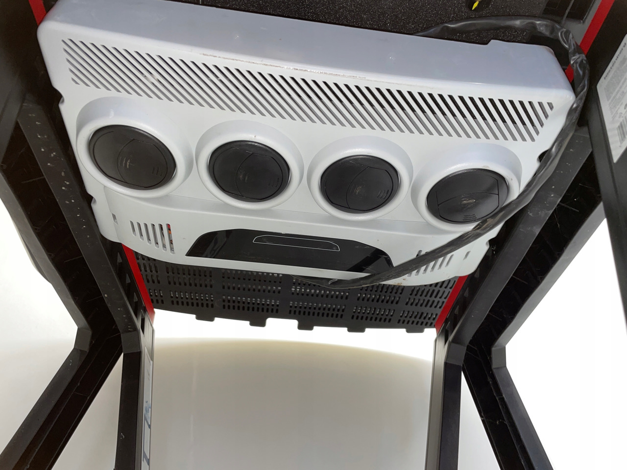 KLIMATYZACJA POSTOJOWA SLIM SCANIA NTG MC2358116 - Compresor de aire acondicionado para Camión: foto 5 KLIMATYZACJA POSTOJOWA SLIM SCANIA NTG MC2358116 - Compresor de aire acondicionado para Camión: foto 5