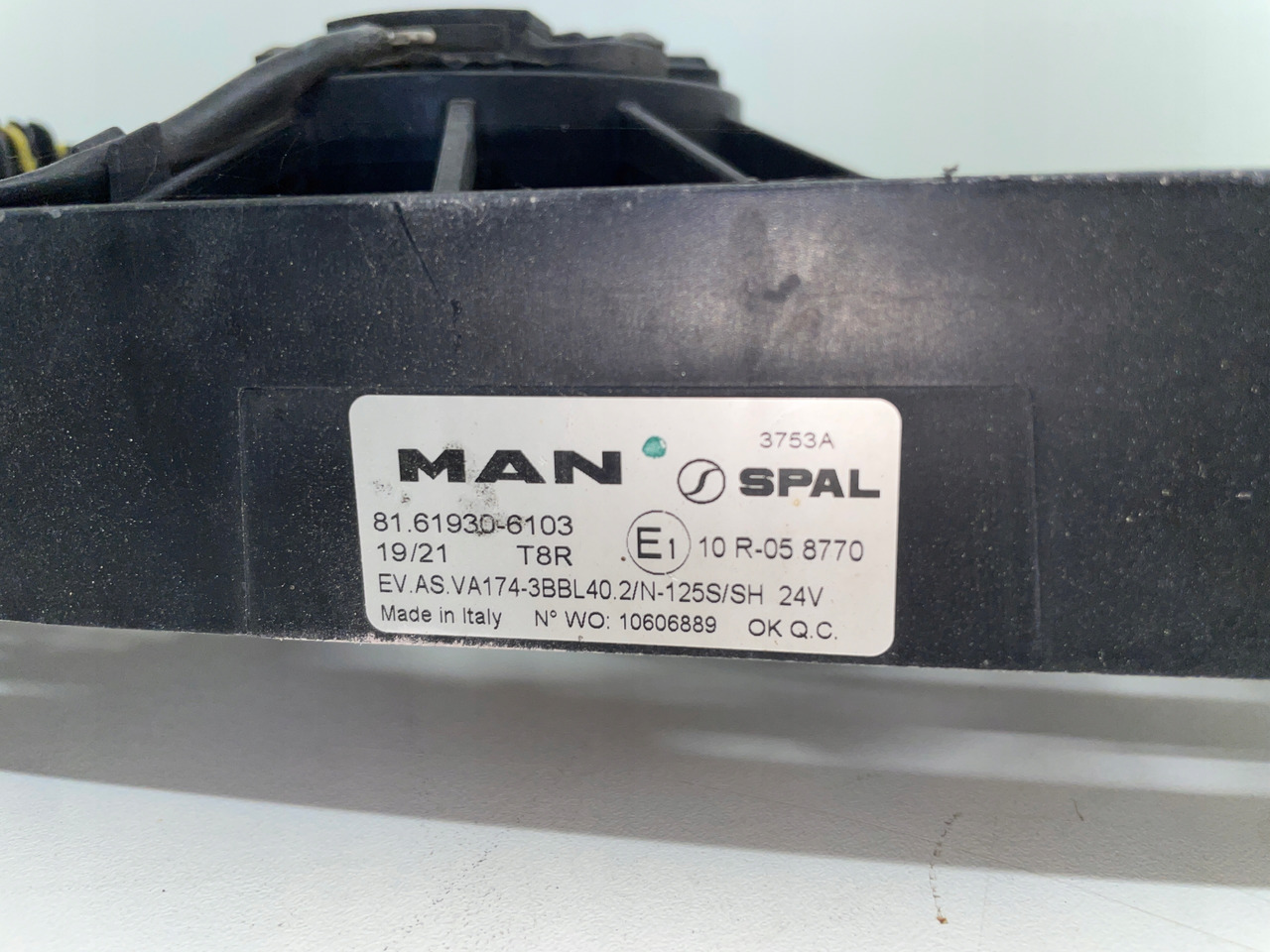 WENTYLATOR CHŁODNICY KLIMATYZACJI MAN TGX TGS 3 TG3 81619306103 - Calefacción/ Ventilación para Camión: foto 4 WENTYLATOR CHŁODNICY KLIMATYZACJI MAN TGX TGS 3 TG3 81619306103 - Calefacción/ Ventilación para Camión: foto 4