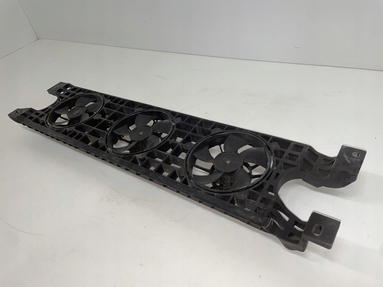 WENTYLATOR CHŁODNICY KLIMATYZACJI MAN TGX TGS 3 TG3 81619306103 - Calefacción/ Ventilación para Camión: foto 5 WENTYLATOR CHŁODNICY KLIMATYZACJI MAN TGX TGS 3 TG3 81619306103 - Calefacción/ Ventilación para Camión: foto 5