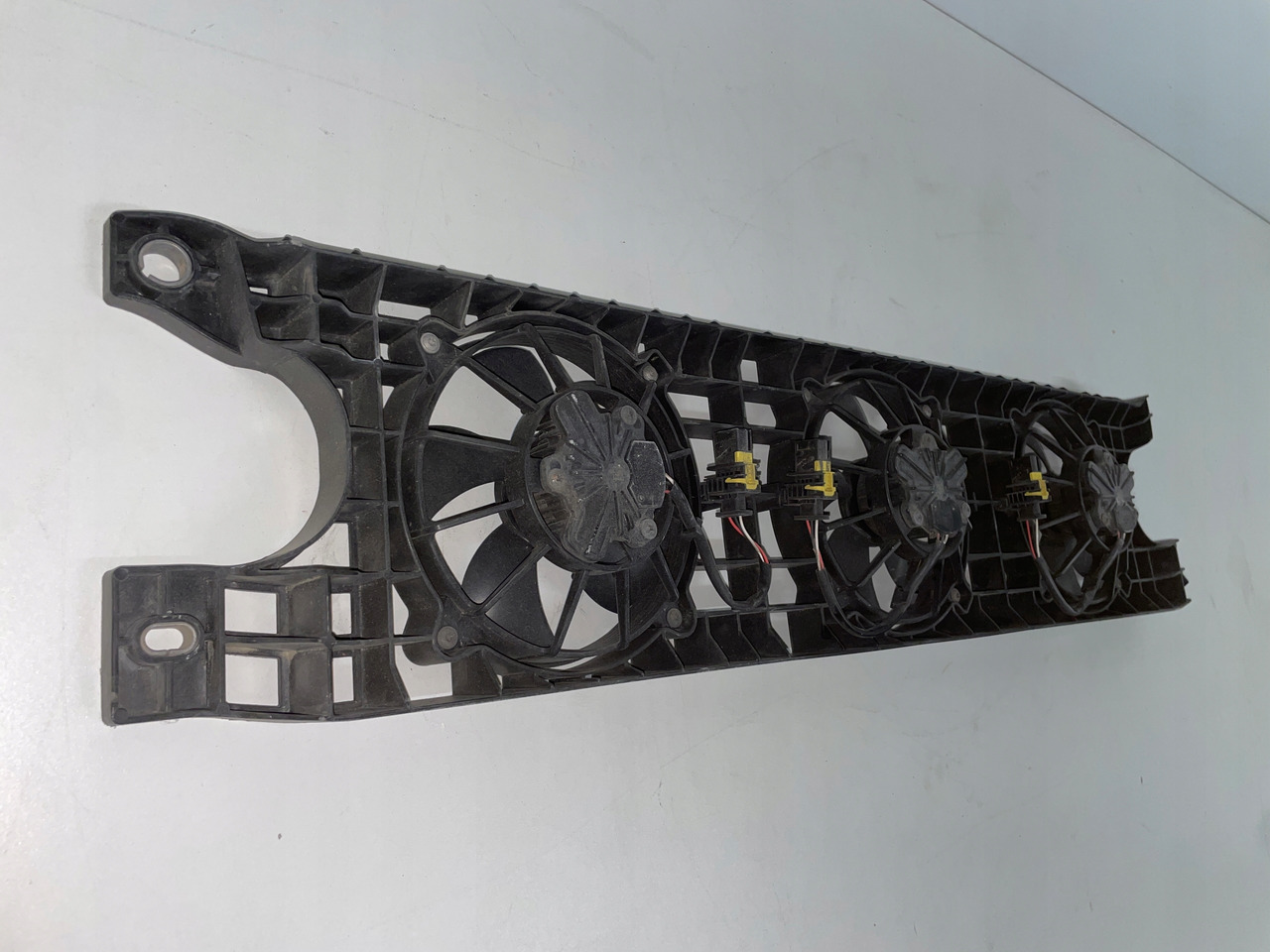 WENTYLATOR CHŁODNICY KLIMATYZACJI MAN TGX TGS 3 TG3 81619306103 - Calefacción/ Ventilación para Camión: foto 2 WENTYLATOR CHŁODNICY KLIMATYZACJI MAN TGX TGS 3 TG3 81619306103 - Calefacción/ Ventilación para Camión: foto 2