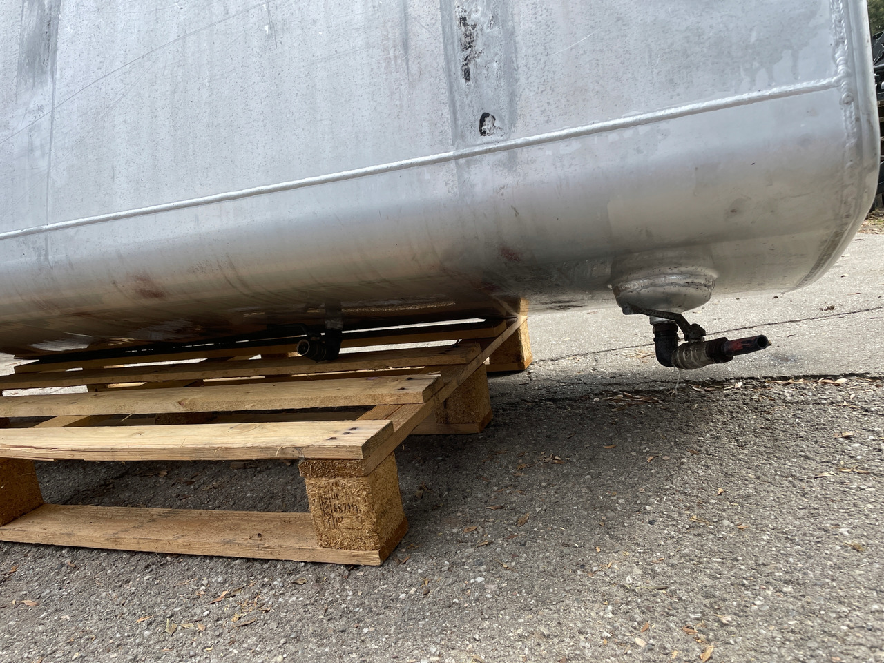 Depósito de combustible para Camión ZBIORNIK PALIWA IVECO MERCEDES 208 X 58 X 70: foto 6