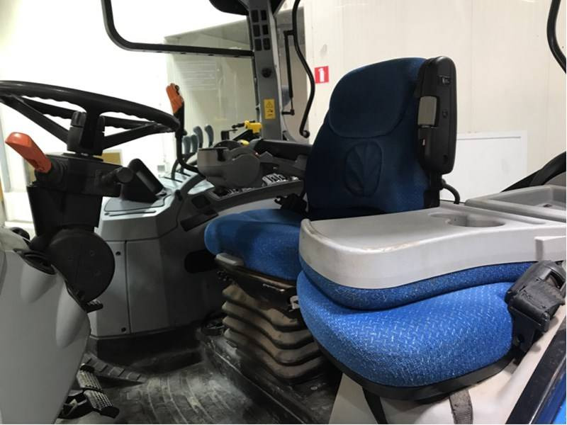 New Holland T7.250 - Tractor: foto 4 New Holland T7.250 - Tractor: foto 4