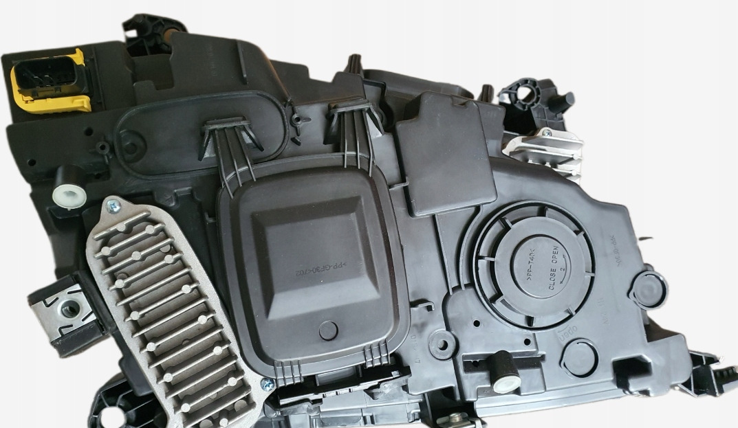 NOWY REFLEKTOR VOLVO FH4 PRAWY - Carrocería y exterior para Camión: foto 4 NOWY REFLEKTOR VOLVO FH4 PRAWY - Carrocería y exterior para Camión: foto 4