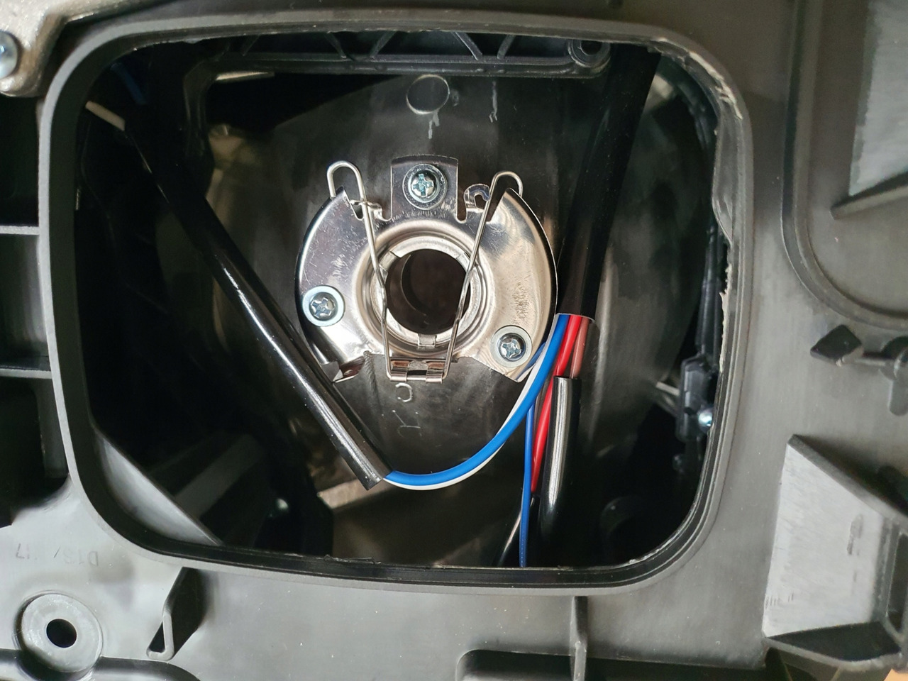 NOWY REFLEKTOR VOLVO FH4 PRAWY - Carrocería y exterior para Camión: foto 5 NOWY REFLEKTOR VOLVO FH4 PRAWY - Carrocería y exterior para Camión: foto 5