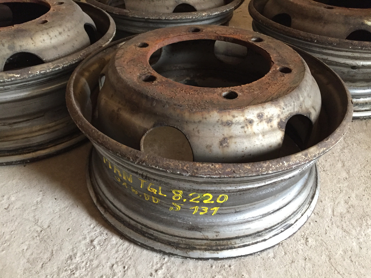 Gebrauchte Felgen 5 J x 6,00 für Reifengröße 215 x 75 x 17,5, Artikel - Nr. : 99.99999 - 9999 - Llanta para Camión: foto 3 Gebrauchte Felgen 5 J x 6,00 für Reifengröße 215 x 75 x 17,5, Artikel - Nr. : 99.99999 - 9999 - Llanta para Camión: foto 3