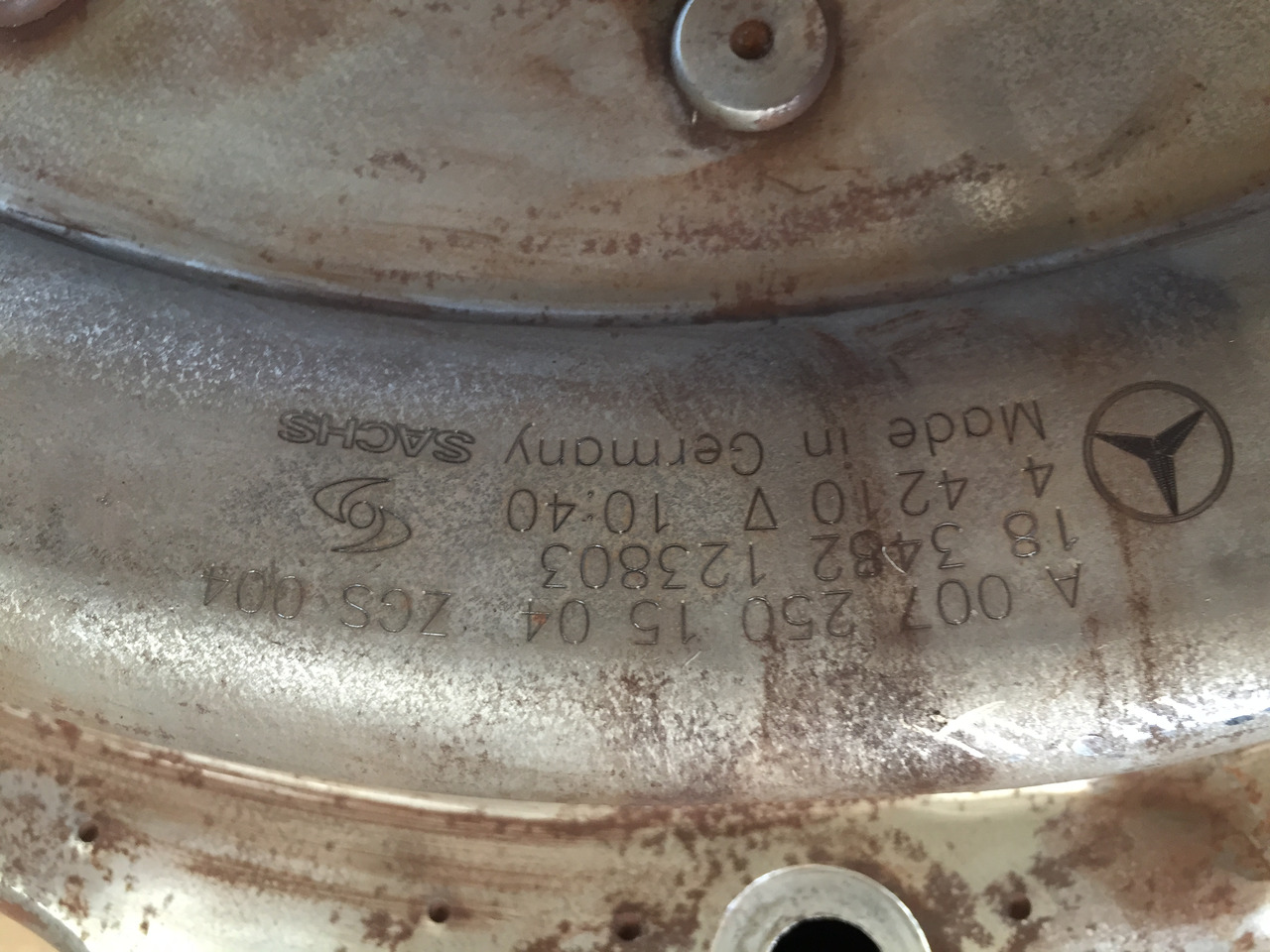 Gebrauchte Kupplungsdruckplatte MB Axor 1824, Motor Typ : OM 906 LA, Artikel - Nr. : A 007 250 15 04 - Maza de embrague para Camión: foto 2 Gebrauchte Kupplungsdruckplatte MB Axor 1824, Motor Typ : OM 906 LA, Artikel - Nr. : A 007 250 15 04 - Maza de embrague para Camión: foto 2