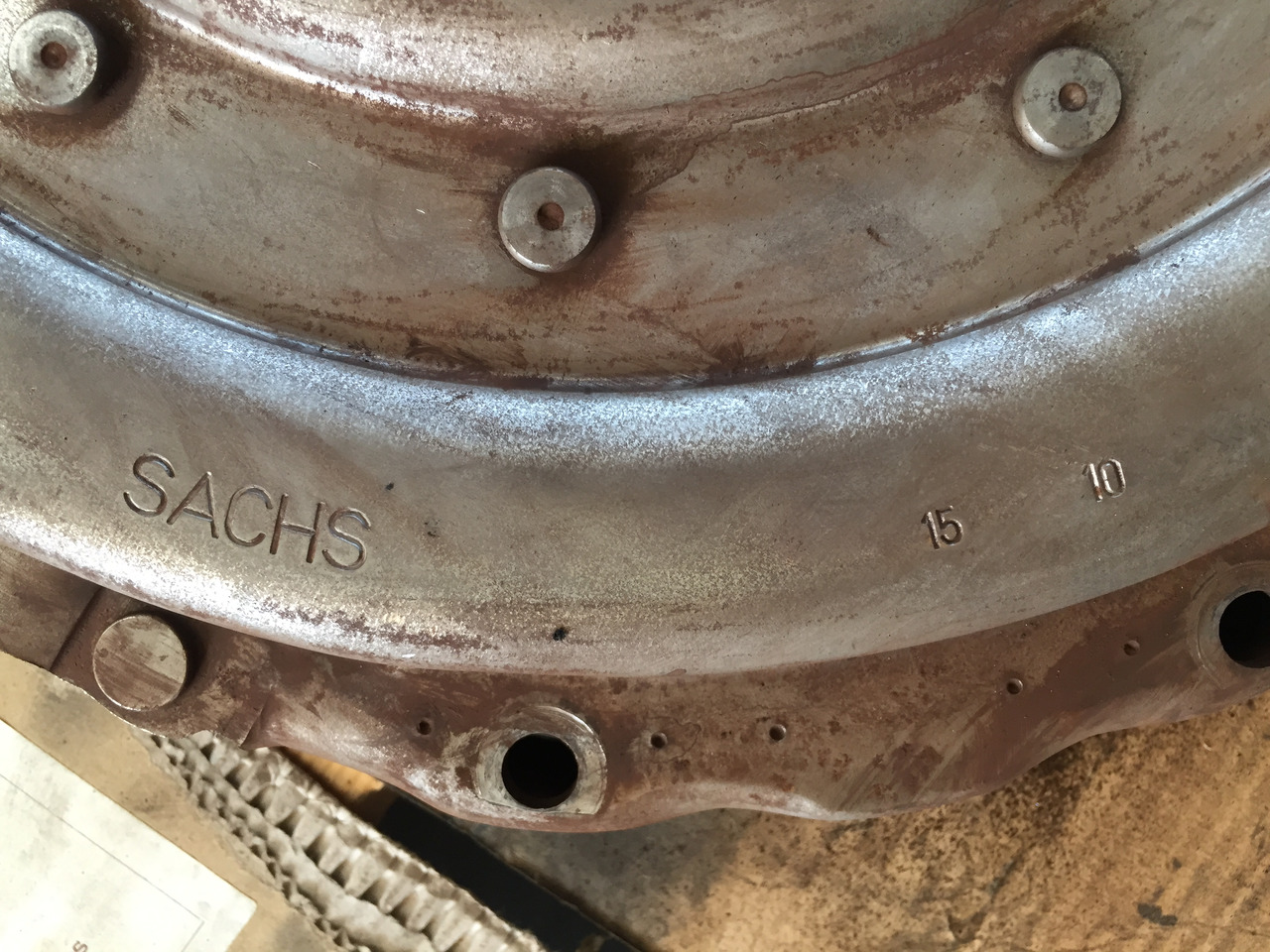 Gebrauchte Kupplungsdruckplatte MB Axor 1824, Motor Typ : OM 906 LA, Artikel - Nr. : A 007 250 15 04 - Maza de embrague para Camión: foto 4 Gebrauchte Kupplungsdruckplatte MB Axor 1824, Motor Typ : OM 906 LA, Artikel - Nr. : A 007 250 15 04 - Maza de embrague para Camión: foto 4