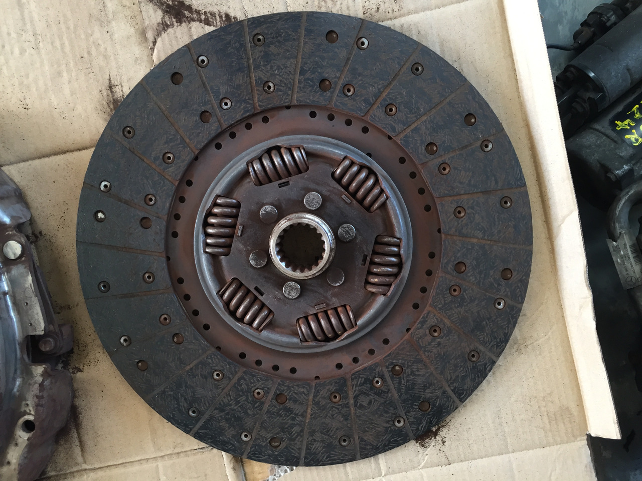 Gebrauchte Kupplungsscheibe MB Axor 1824, Motor Typ : OM 906 LA, Artikel - Nr. : A 021 250 67 03 - Disco de embrague para Camión: foto 5 Gebrauchte Kupplungsscheibe MB Axor 1824, Motor Typ : OM 906 LA, Artikel - Nr. : A 021 250 67 03 - Disco de embrague para Camión: foto 5