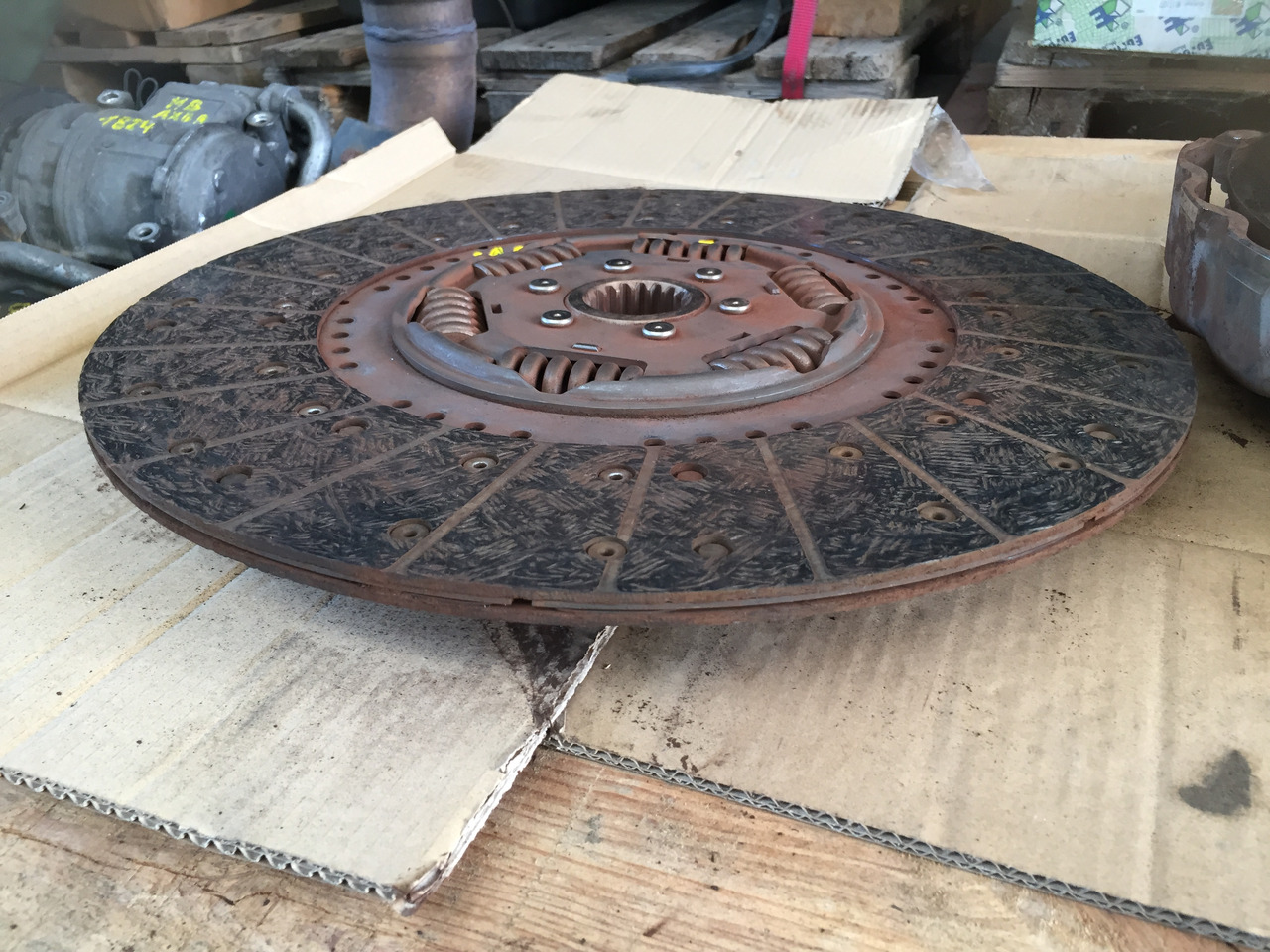 Gebrauchte Kupplungsscheibe MB Axor 1824, Motor Typ : OM 906 LA, Artikel - Nr. : A 021 250 67 03 - Disco de embrague para Camión: foto 4 Gebrauchte Kupplungsscheibe MB Axor 1824, Motor Typ : OM 906 LA, Artikel - Nr. : A 021 250 67 03 - Disco de embrague para Camión: foto 4