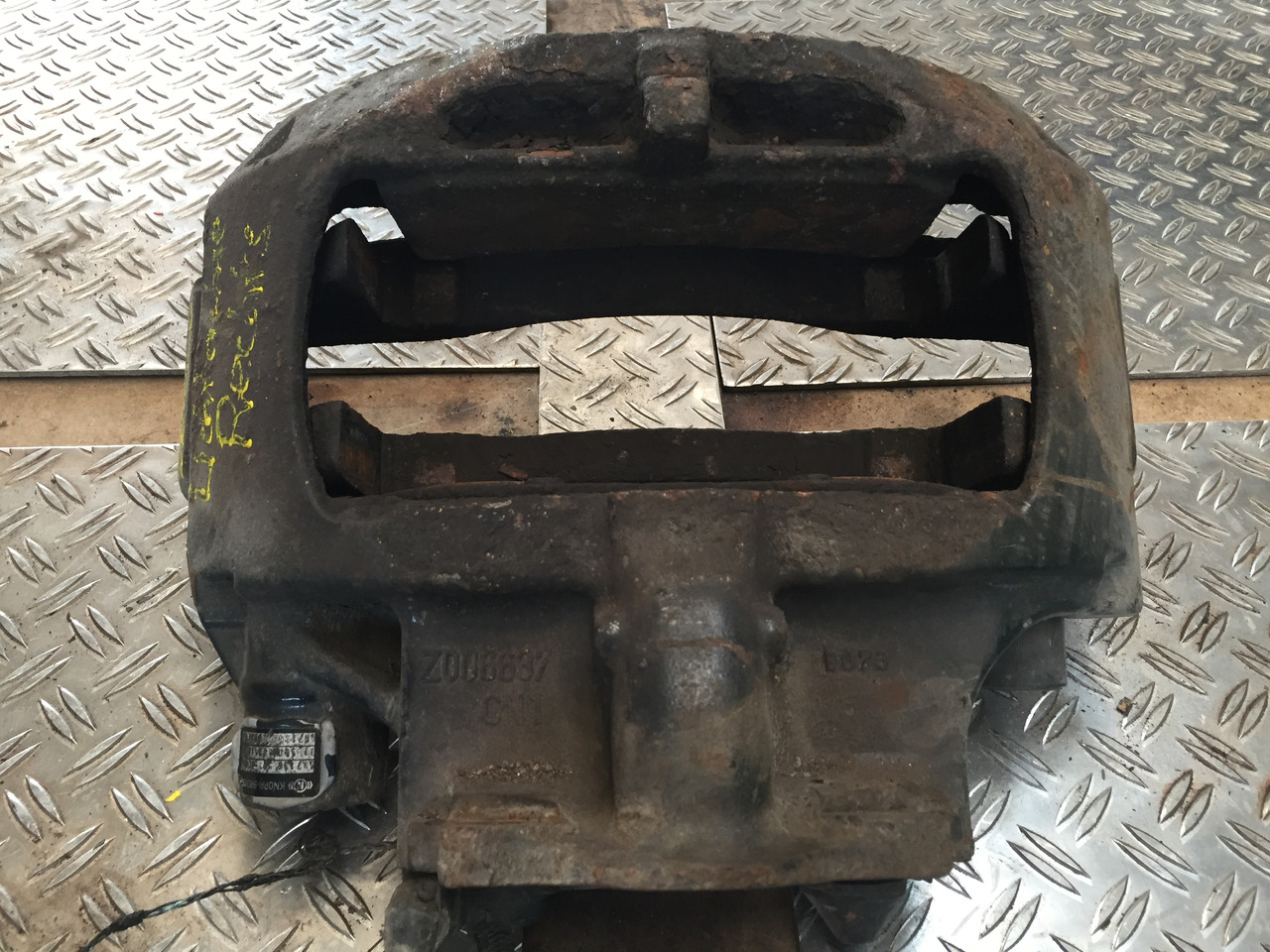 Gebrauchter Bremssattel Liftachse rechts MAN TGA 26.440, Artikel Nr. : 81.99999 - 9999 - Pinza de freno para Camión: foto 2 Gebrauchter Bremssattel Liftachse rechts MAN TGA 26.440, Artikel Nr. : 81.99999 - 9999 - Pinza de freno para Camión: foto 2