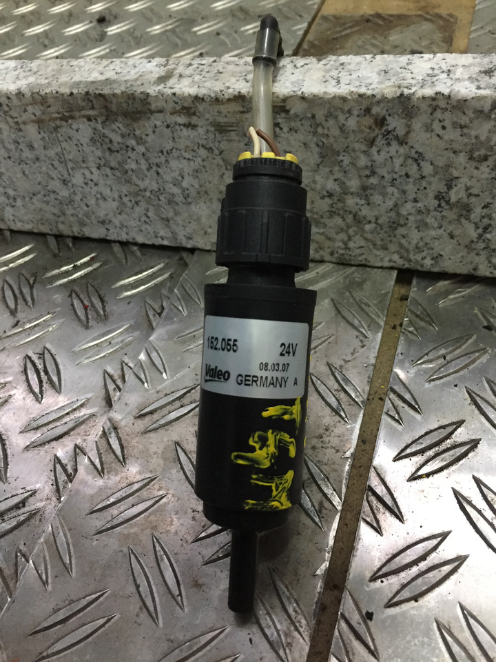 Gebrauchter Scheibenwaschmotor MAN TGM 15.280, Artikel - Nr.: 81.26485-6033 - Parabrisas para Camión: foto 4 Gebrauchter Scheibenwaschmotor MAN TGM 15.280, Artikel - Nr.: 81.26485-6033 - Parabrisas para Camión: foto 4