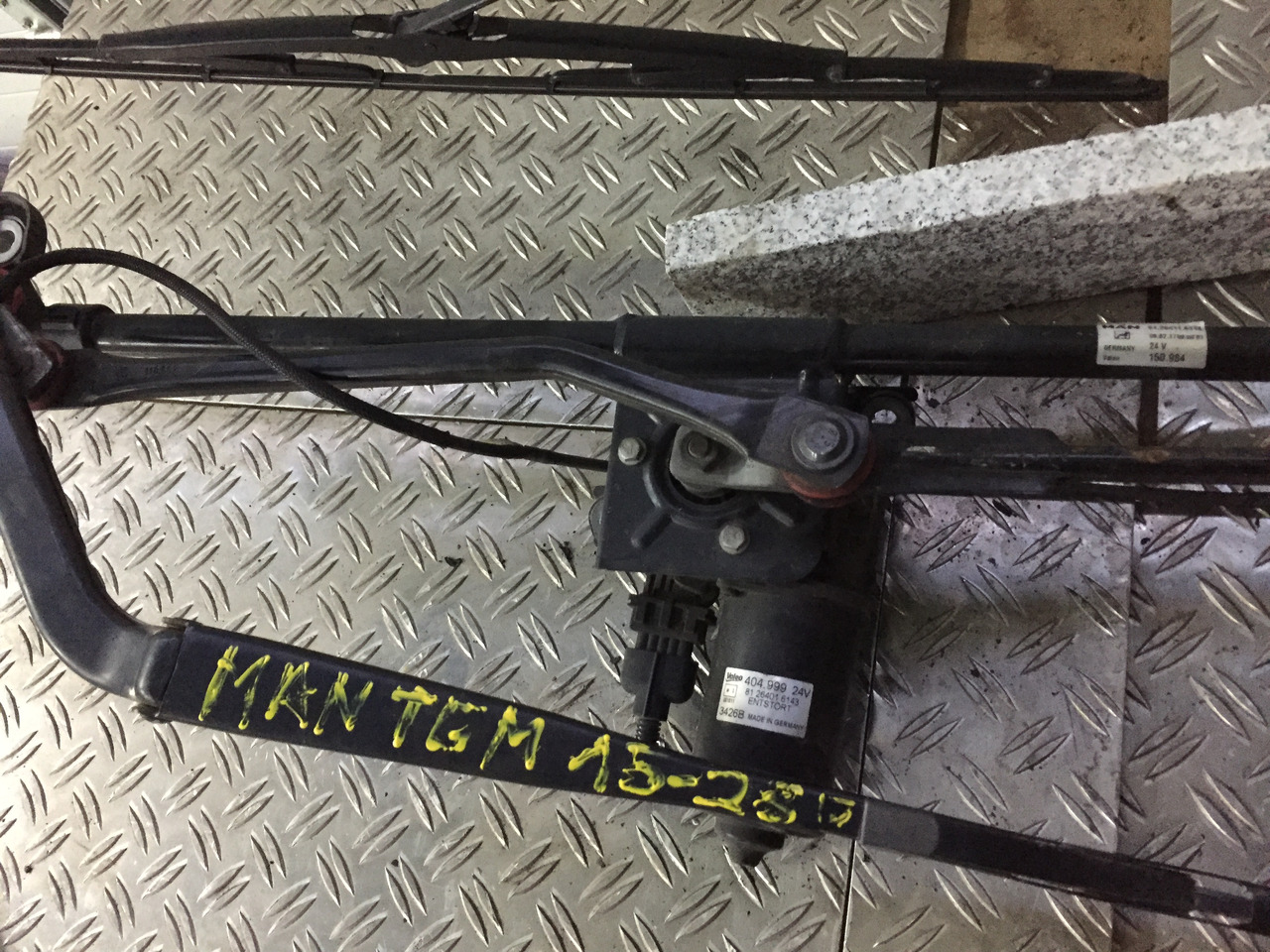 Gebrauchter Scheibenwischer MAN TGM 15.280 mit Wischmotor Artikel - Nr.: 81.26411-6118 - Limpiaparabrisas para Camión: foto 1 Gebrauchter Scheibenwischer MAN TGM 15.280 mit Wischmotor Artikel - Nr.: 81.26411-6118 - Limpiaparabrisas para Camión: foto 1