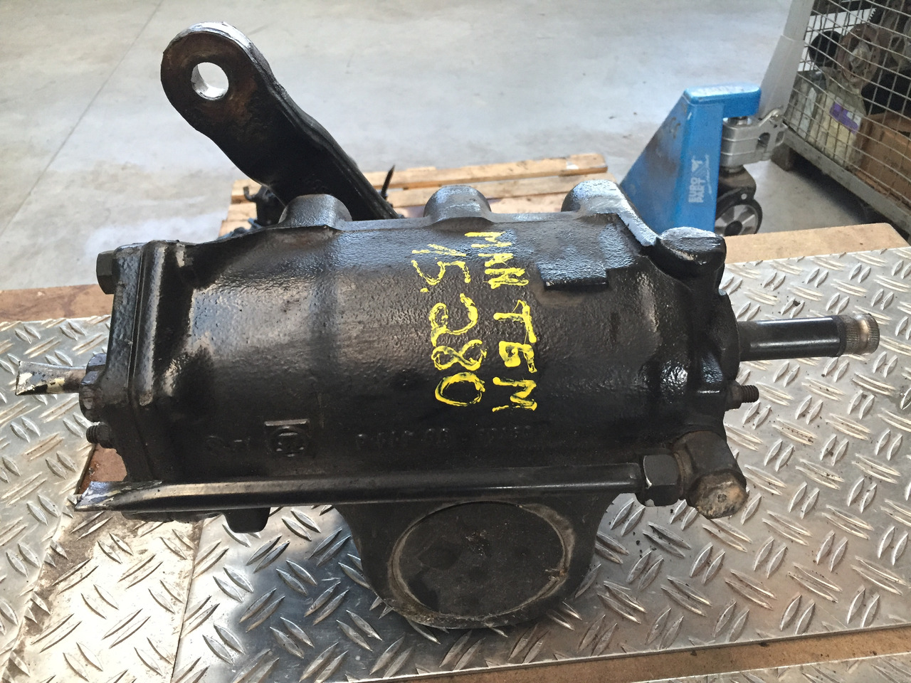 Gebrauchtes Lenkgetriebe, MAN TGM 15.280, Artikel - Nr. : 85.46200 - 6019 - Caja de dirección para Camión: foto 1 Gebrauchtes Lenkgetriebe, MAN TGM 15.280, Artikel - Nr. : 85.46200 - 6019 - Caja de dirección para Camión: foto 1