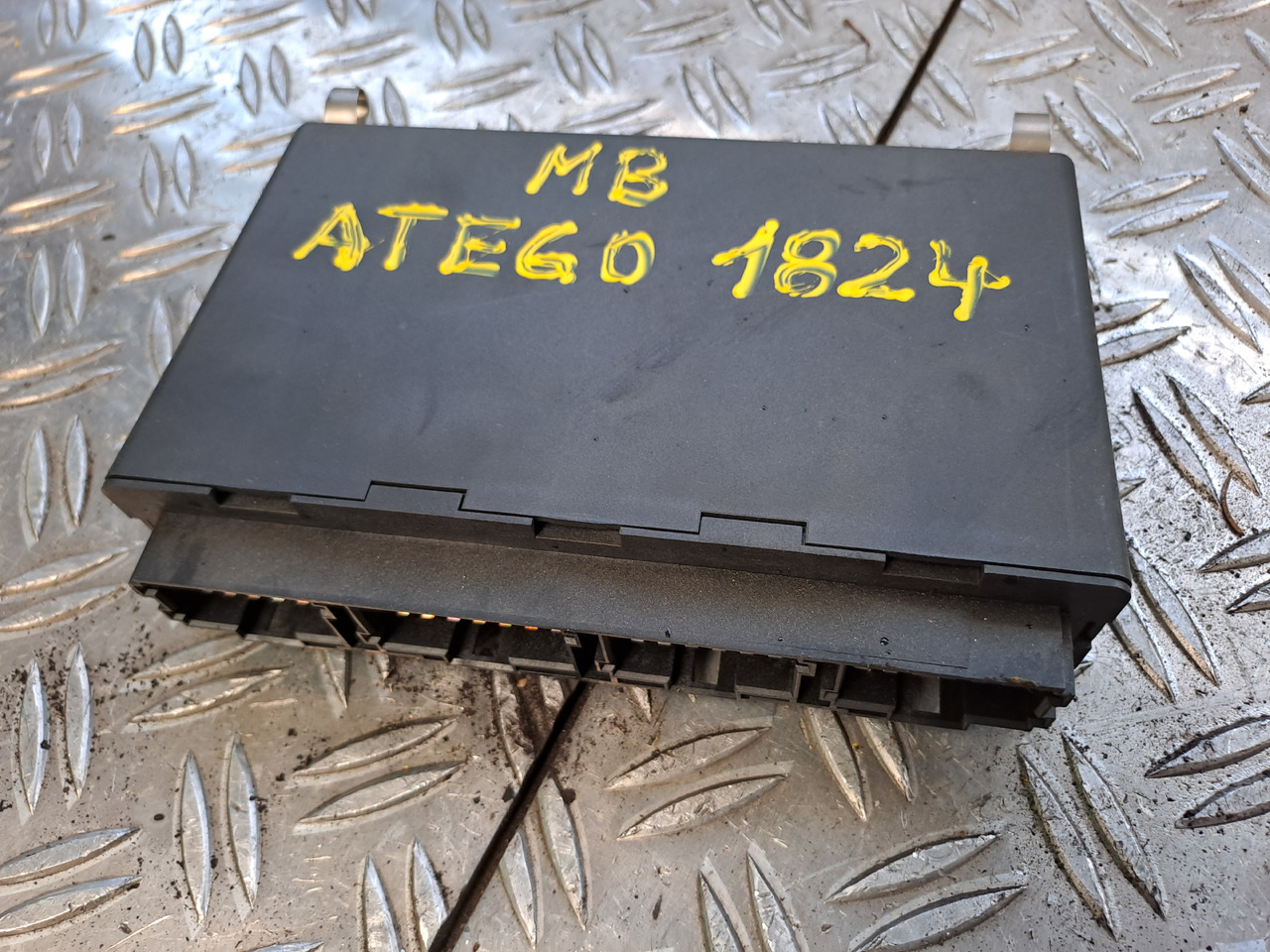 Gebrauchtes MB Atego 18.24 , Elektronik ENR Steuergerät, Artikel - Nr.: A 002 446 01 17 - Unidad de control para Camión: foto 5 Gebrauchtes MB Atego 18.24 , Elektronik ENR Steuergerät, Artikel - Nr.: A 002 446 01 17 - Unidad de control para Camión: foto 5