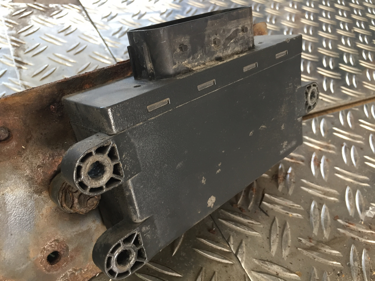 Gebrauchtes Steuergerät MB Axor 1824, Artikel - Nr. : A 9999 9999 99 - Unidad de control para Camión: foto 2 Gebrauchtes Steuergerät MB Axor 1824, Artikel - Nr. : A 9999 9999 99 - Unidad de control para Camión: foto 2