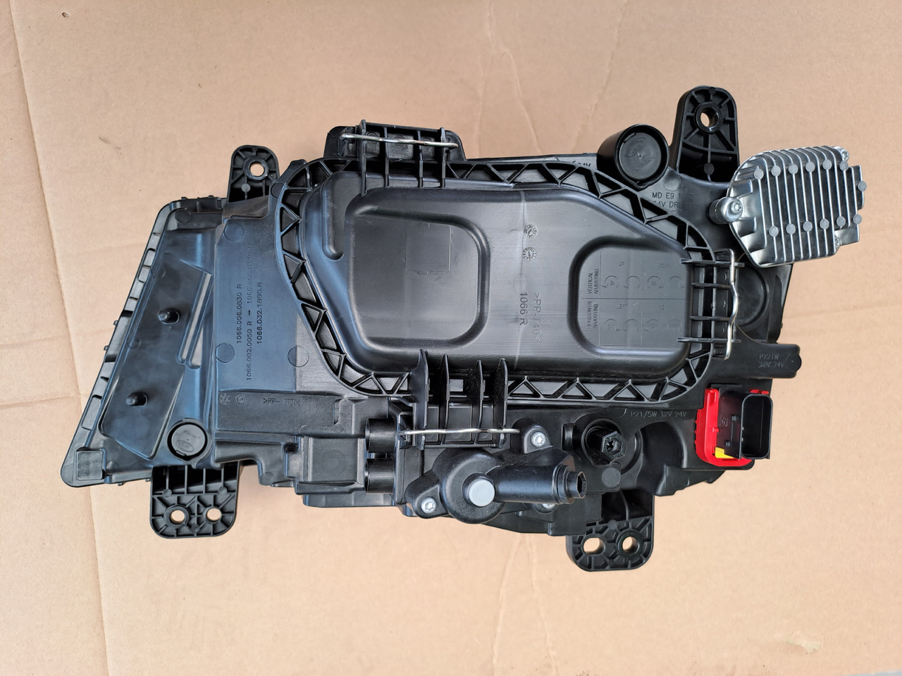 ---Neuw. Hauptscheinwerfer MAN TG3 rechts, Leuchtweitenverstellung, Artikel - Nr. : 81.25101 - 6738 - Faro delantero para Camión: foto 5 ---Neuw. Hauptscheinwerfer MAN TG3 rechts, Leuchtweitenverstellung, Artikel - Nr. : 81.25101 - 6738 - Faro delantero para Camión: foto 5