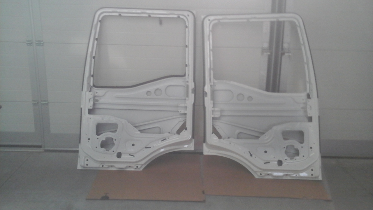 Neuwertige Türen, links und rechts, MAN TGM / TG3 15.290 Rohtüre, Artikel - Nr: 81.62600 - 4143 / 44 - Puerta y piezas para Camión: foto 2 Neuwertige Türen, links und rechts, MAN TGM / TG3 15.290 Rohtüre, Artikel - Nr: 81.62600 - 4143 / 44 - Puerta y piezas para Camión: foto 2