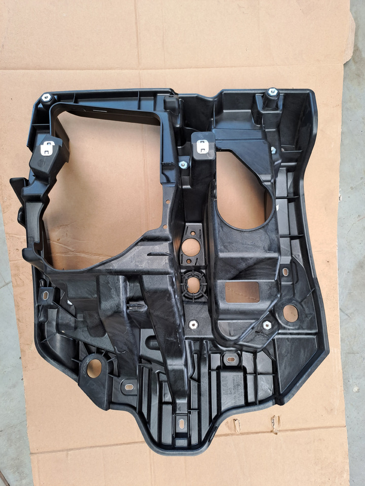 Neuwertiger Träger für Scheinwerfer MAN TG3 rechts, Artikel - Nr. : 81.41614 - 5002 / 5001 - Faro delantero para Camión: foto 1 Neuwertiger Träger für Scheinwerfer MAN TG3 rechts, Artikel - Nr. : 81.41614 - 5002 / 5001 - Faro delantero para Camión: foto 1