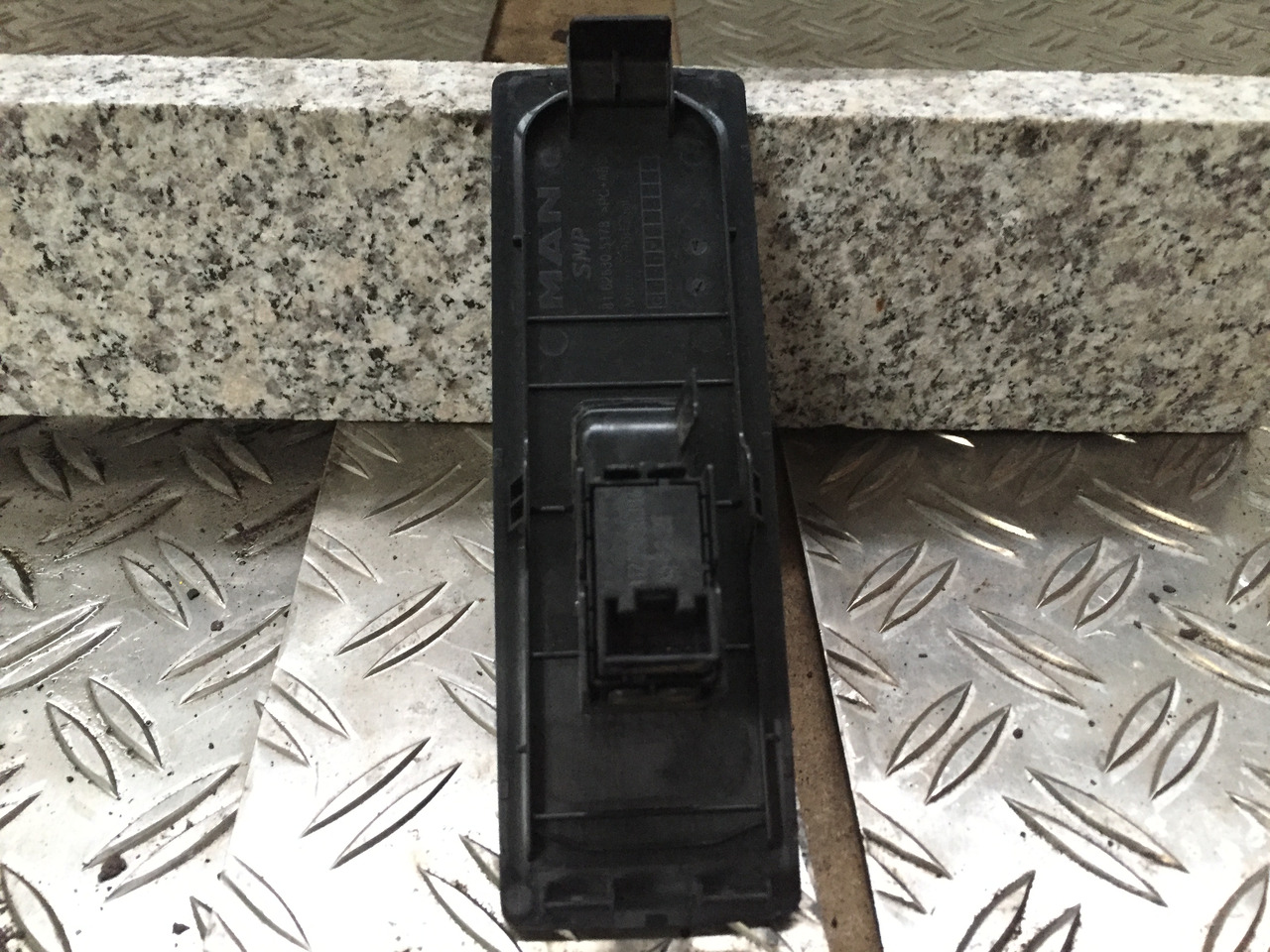 Neuwertiges Türsteuermodul MAN TGM / TG3 rechts, Artikel - Nr.: 81. 99999 - 9999 - Sistema eléctrico para Camión: foto 3 Neuwertiges Türsteuermodul MAN TGM / TG3 rechts, Artikel - Nr.: 81. 99999 - 9999 - Sistema eléctrico para Camión: foto 3