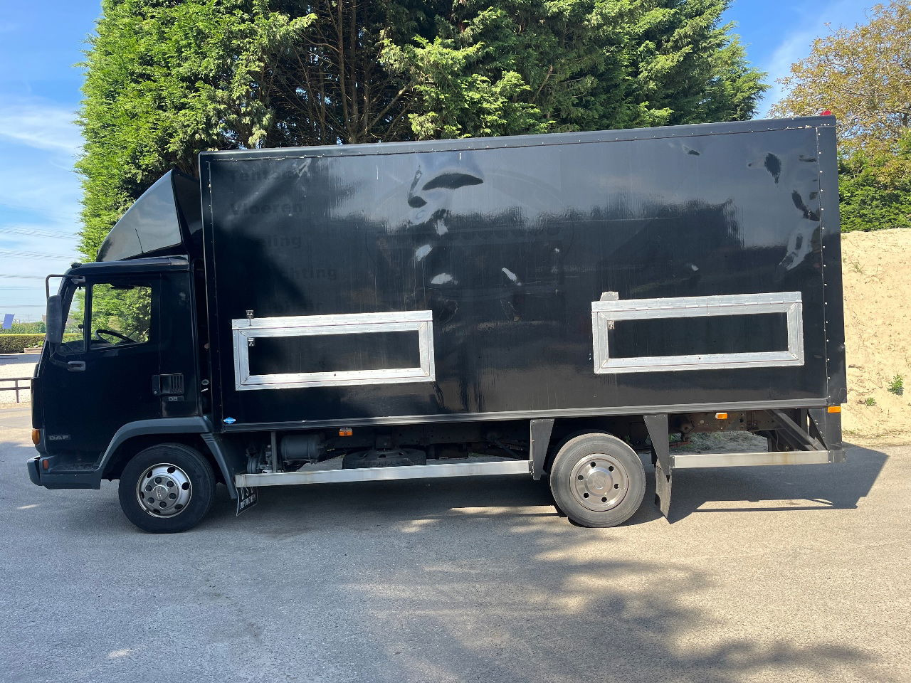 DAF 45 - Camión caja cerrada: foto 2 DAF 45 - Camión caja cerrada: foto 2