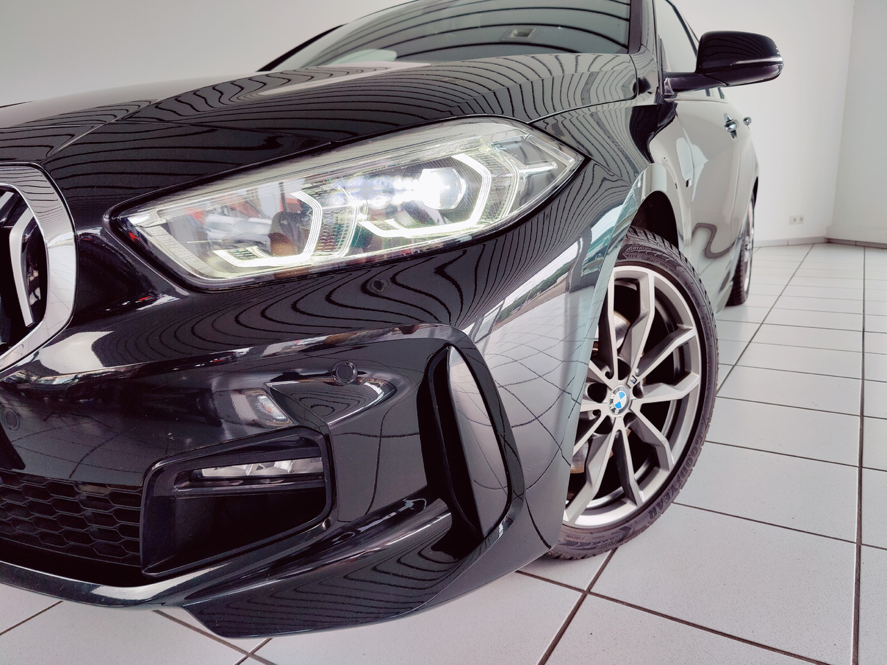 BMW 120 i M Sport RTTI LiveCockpit Head-up Navi - Sedan: foto 2 BMW 120 i M Sport RTTI LiveCockpit Head-up Navi - Sedan: foto 2