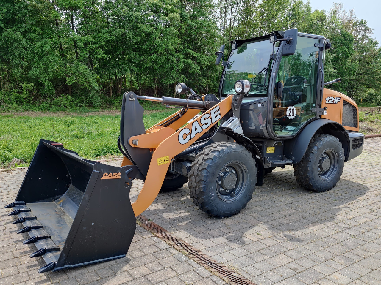 Case 121F STD ZB Radlader mit Schaufel ZB Kabine Klima HZG - Cargadora de ruedas: foto 1 Case 121F STD ZB Radlader mit Schaufel ZB Kabine Klima HZG - Cargadora de ruedas: foto 1