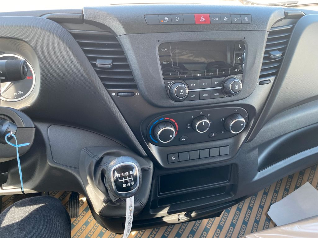 Iveco Daily Koffer mit LBW SOFORT Euro6E Iveco Daily Koffer mit LBW SOFORT Euro6E - Furgoneta caja cerrada: foto 3 Iveco Daily Koffer mit LBW SOFORT Euro6E Iveco Daily Koffer mit LBW SOFORT Euro6E - Furgoneta caja cerrada: foto 3