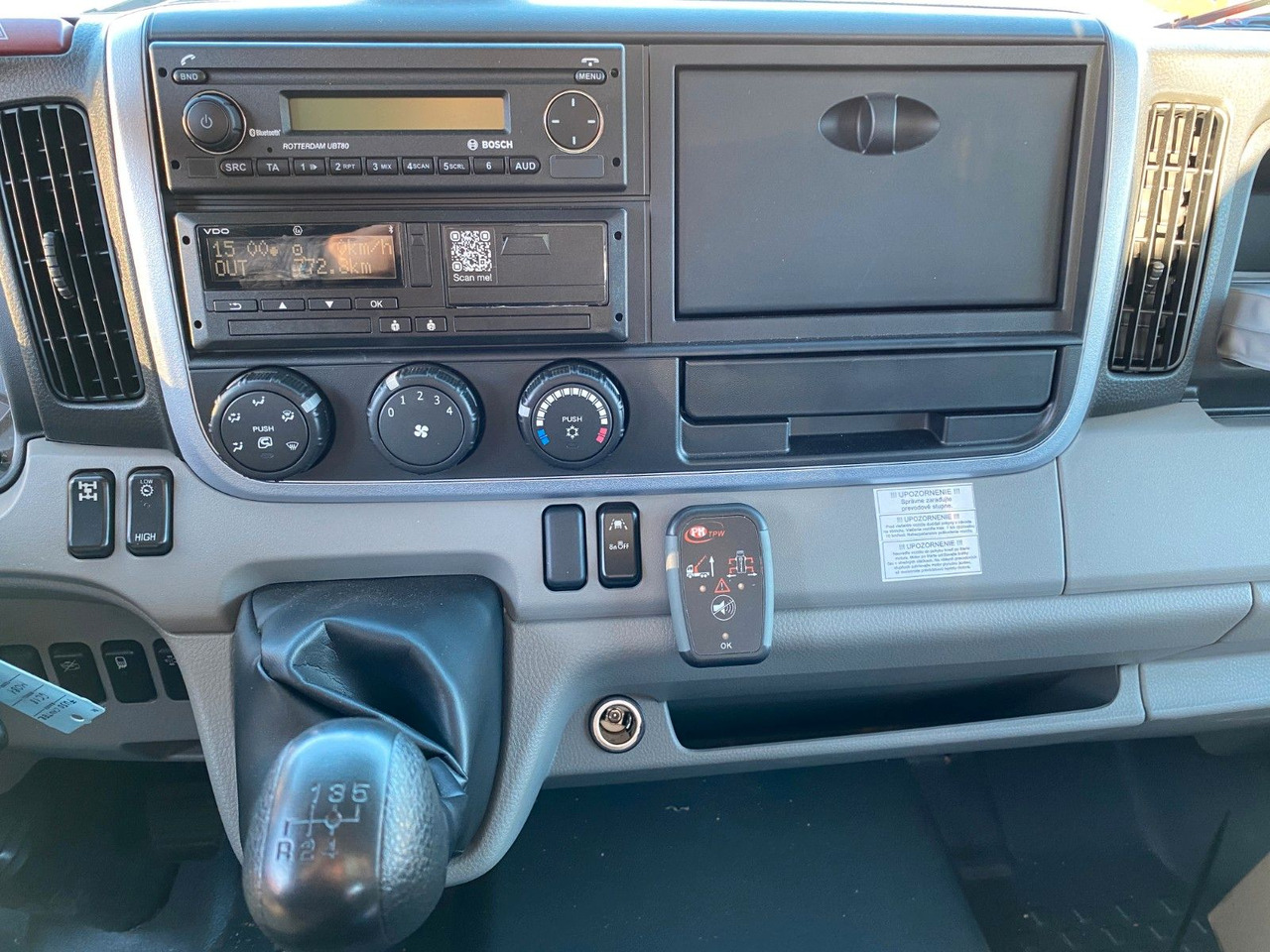 Mitsubishi FUSO CANTER 6C18 4WD PRITSCHE+PM 6522P KRAN - Caja abierta furgoneta: foto 5 Mitsubishi FUSO CANTER 6C18 4WD PRITSCHE+PM 6522P KRAN - Caja abierta furgoneta: foto 5