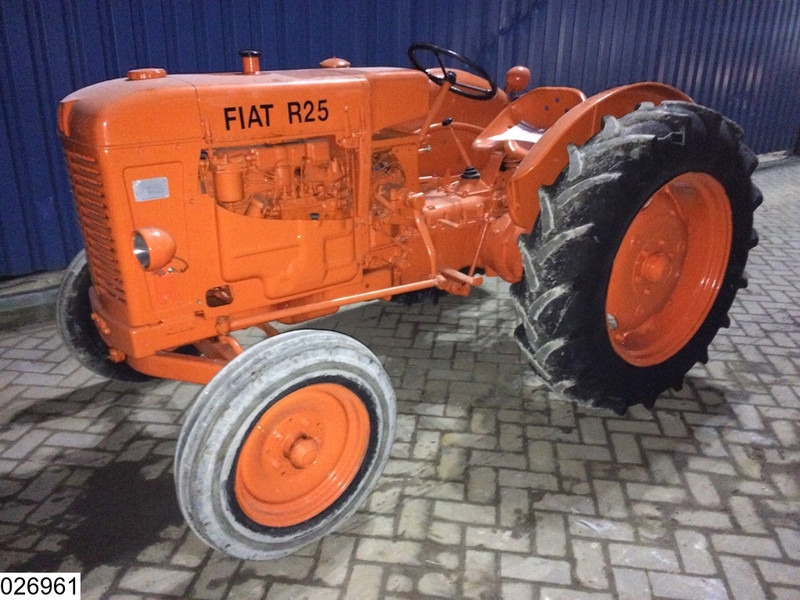 Fiat R25 2WD - Tractor: foto 2 Fiat R25 2WD - Tractor: foto 2