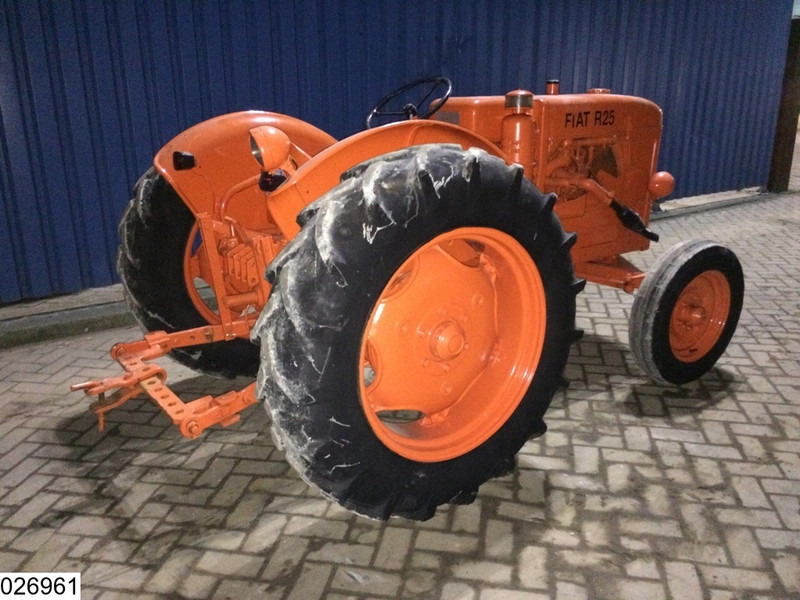 Fiat R25 2WD - Tractor: foto 4 Fiat R25 2WD - Tractor: foto 4
