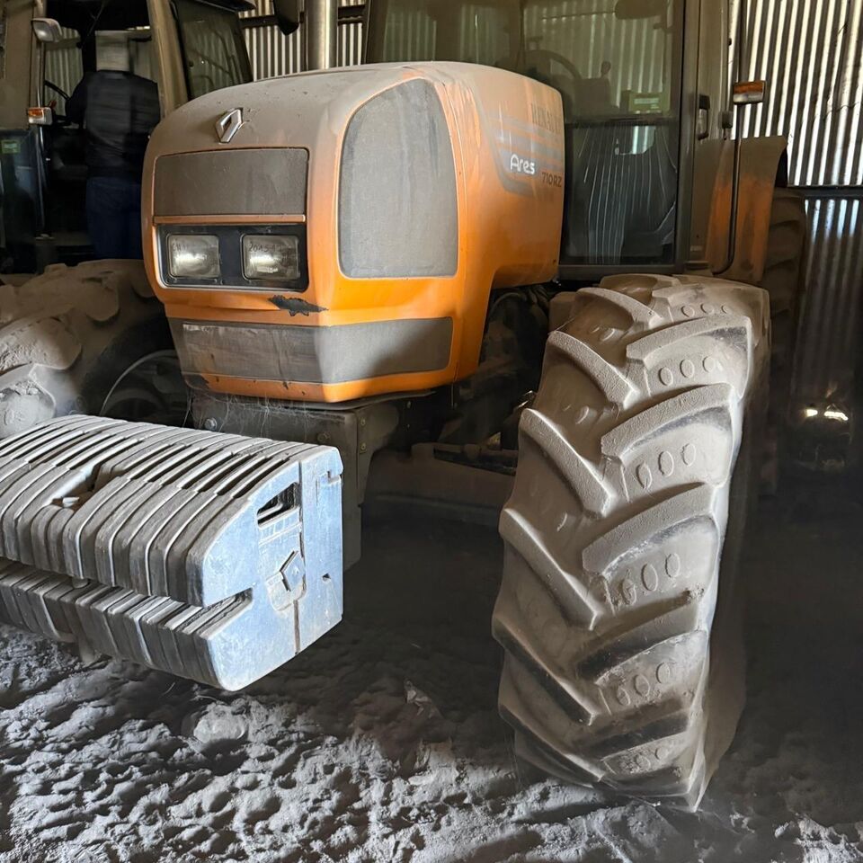 TRACTOR AGRICOLA RENAULTARES 710 RZ 4X4 - Tractor: foto 3 TRACTOR AGRICOLA RENAULTARES 710 RZ 4X4 - Tractor: foto 3