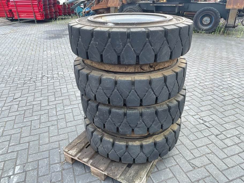 Athletik 10.00-20 - SOLID - Tire/Reifen/Band - Neumáticos y llantas para Maquinaria de construcción: foto 3 Athletik 10.00-20 - SOLID - Tire/Reifen/Band - Neumáticos y llantas para Maquinaria de construcción: foto 3