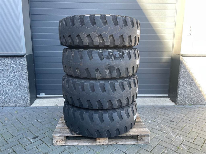 Atlas AR65-Michelin 335/80R20 (12.5R20)-Tire/Reifen/Band - Neumáticos y llantas para Maquinaria de construcción: foto 1 Atlas AR65-Michelin 335/80R20 (12.5R20)-Tire/Reifen/Band - Neumáticos y llantas para Maquinaria de construcción: foto 1