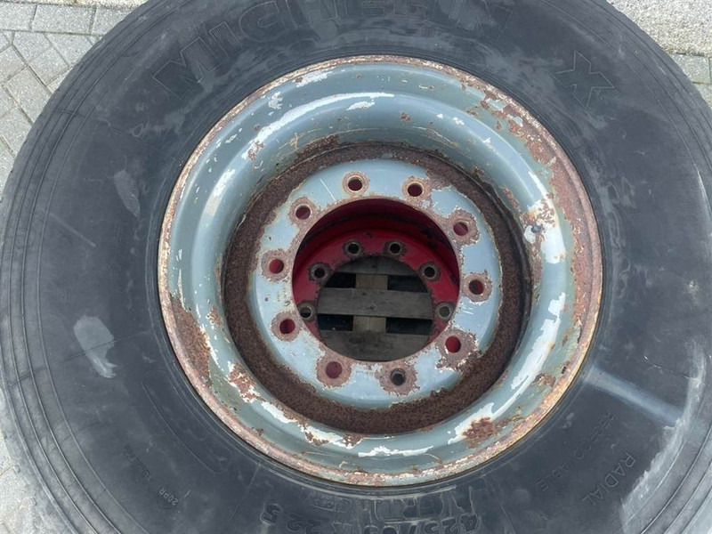 Michelin 425/65R22.5-Tire/Reifen/Band - Neumáticos y llantas para Maquinaria de construcción: foto 4 Michelin 425/65R22.5-Tire/Reifen/Band - Neumáticos y llantas para Maquinaria de construcción: foto 4