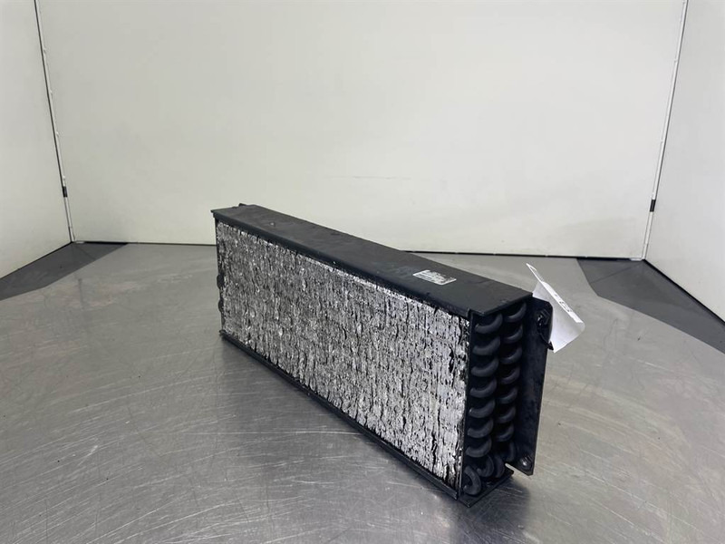 New Holland W110C-Denso 76082744-Airco condenser - Bastidor/ Chasis para Maquinaria de construcción: foto 2 New Holland W110C-Denso 76082744-Airco condenser - Bastidor/ Chasis para Maquinaria de construcción: foto 2